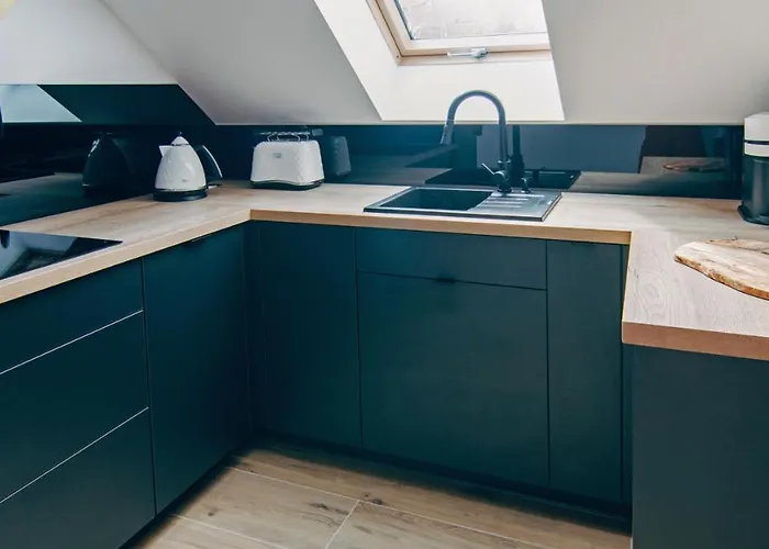 Luksusowy Joker, Osada Gorska Ul Hoffmana 19, * שצ'קלארסקה פוראובה